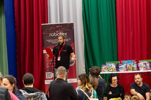 Értékes tapasztalatokkal tért haza robotikai csapatunk a Robotex Hungary versenyről